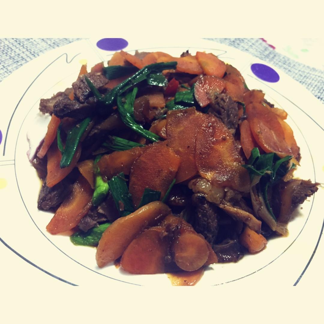 胡萝卜炒牛肉