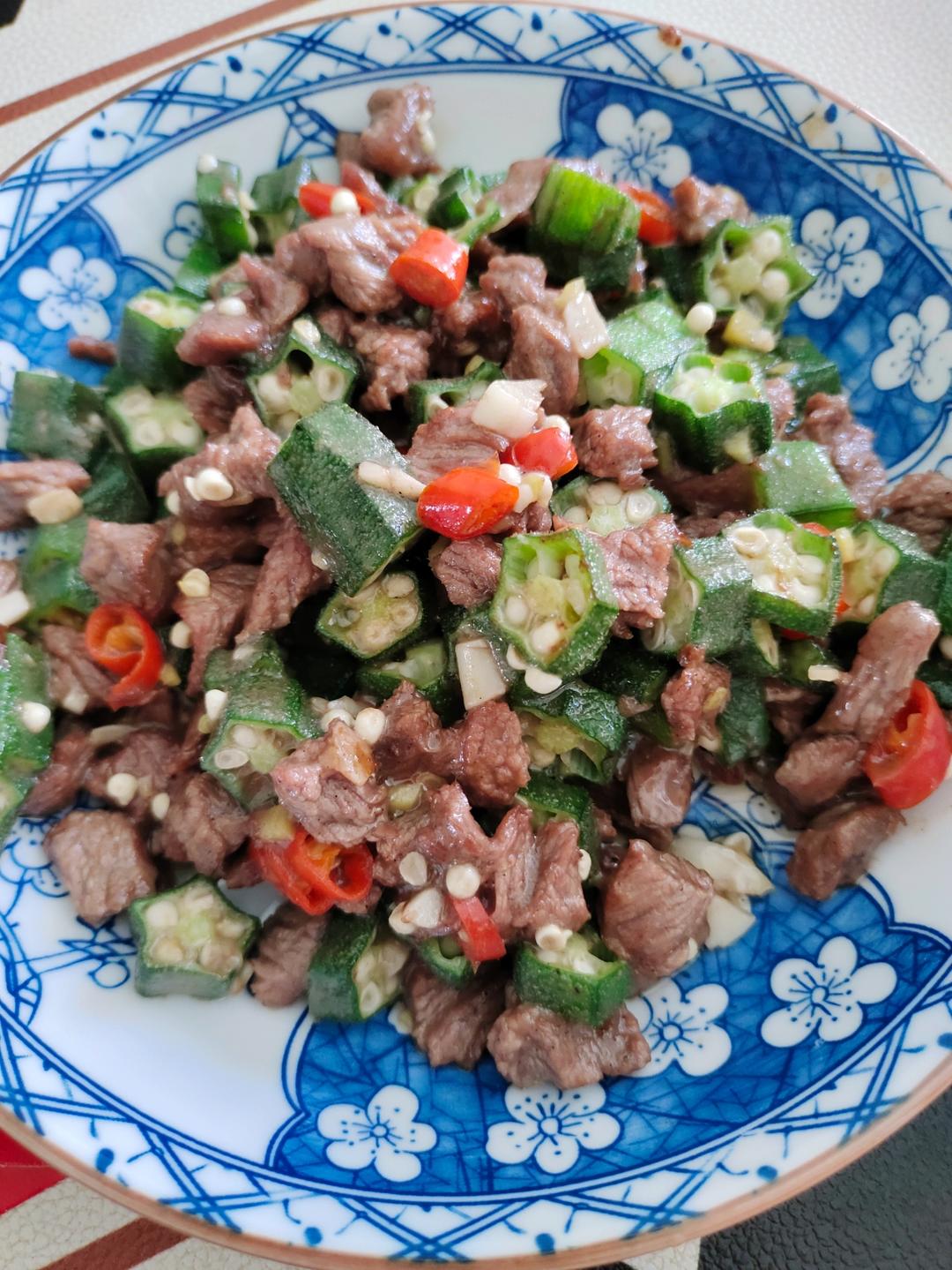 秋葵炒牛肉粒