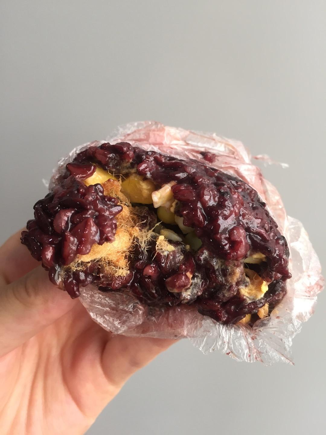 超快手自制黑米饭团的做法