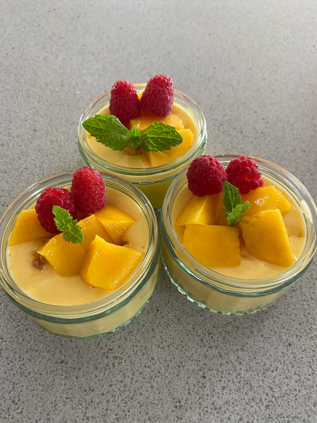 港式甜品——杨枝甘露(芒果西米露)附芒果花切法