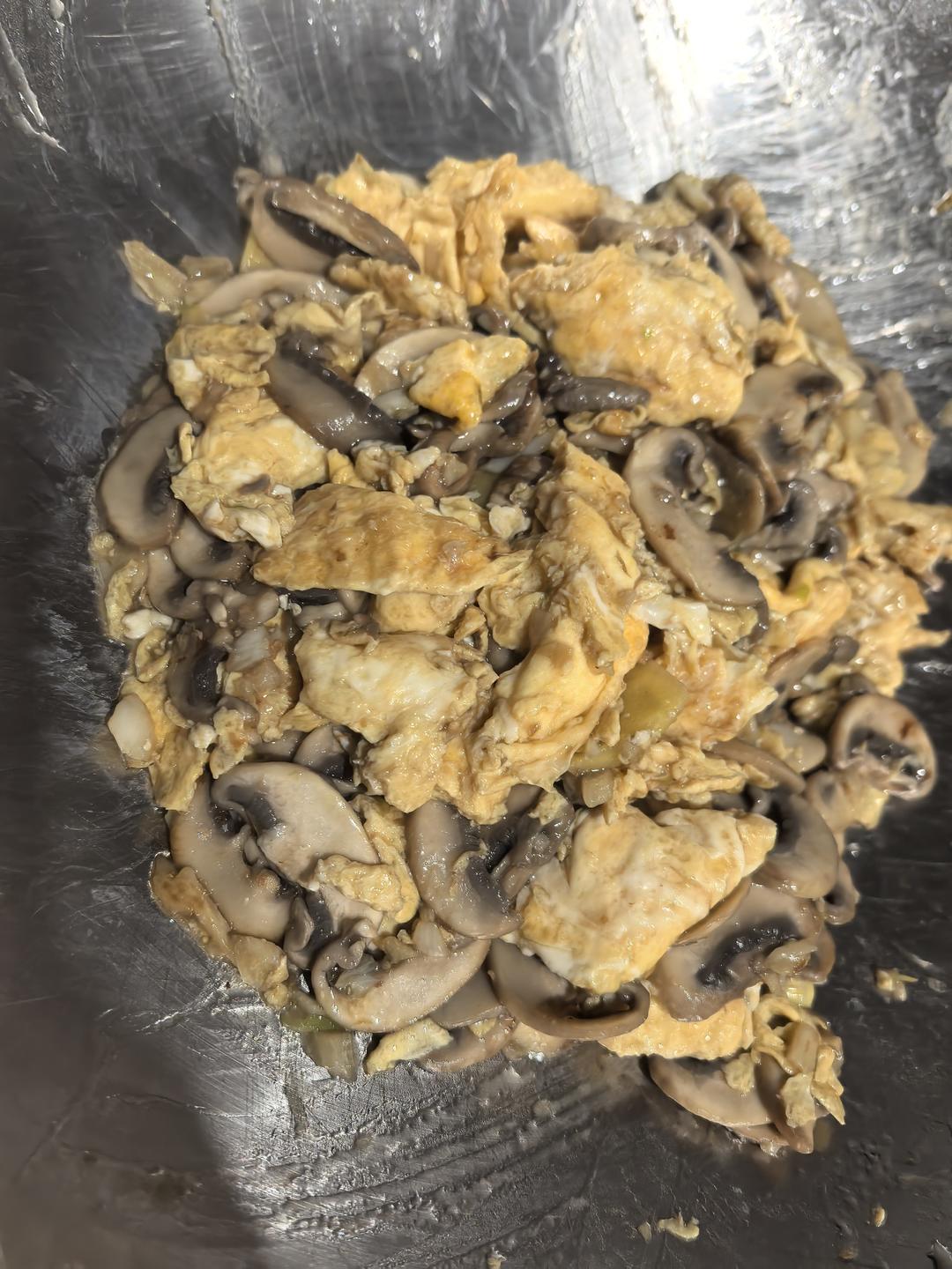 口蘑炒鸡蛋