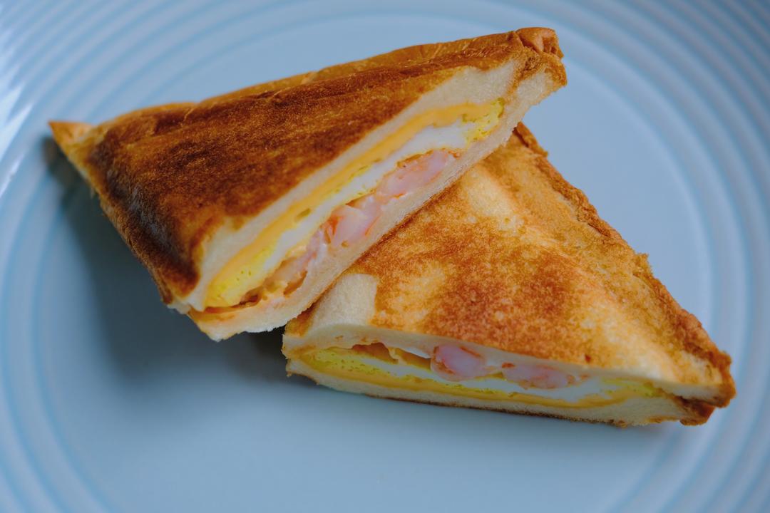 虾仁鸡蛋三明治