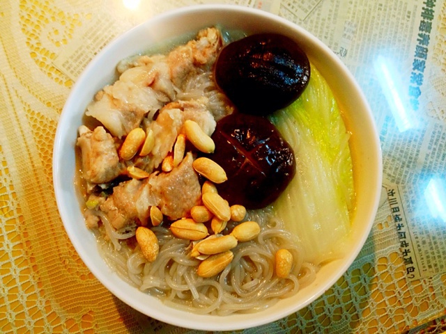 香菇菜心排骨汤粉