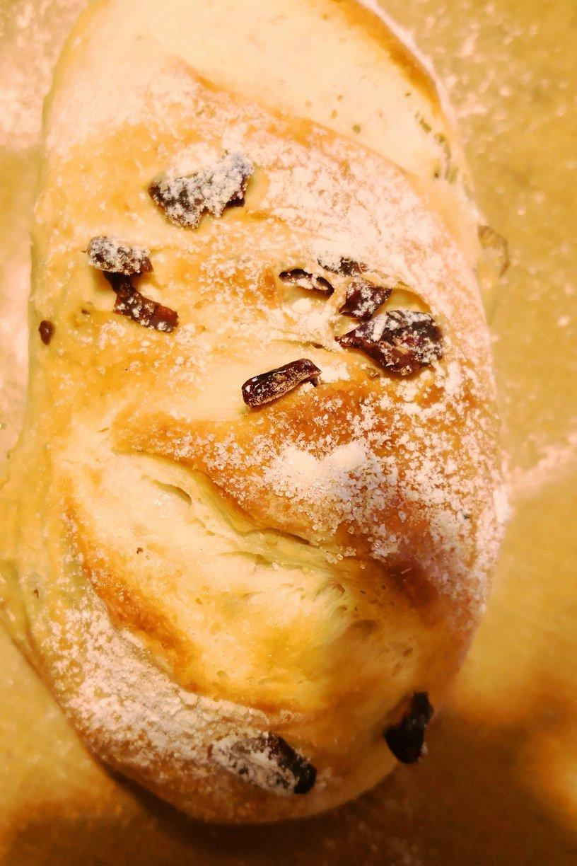 葡萄软欧（仿原麦山丘）Milk flavored bread filled with raisins and butter