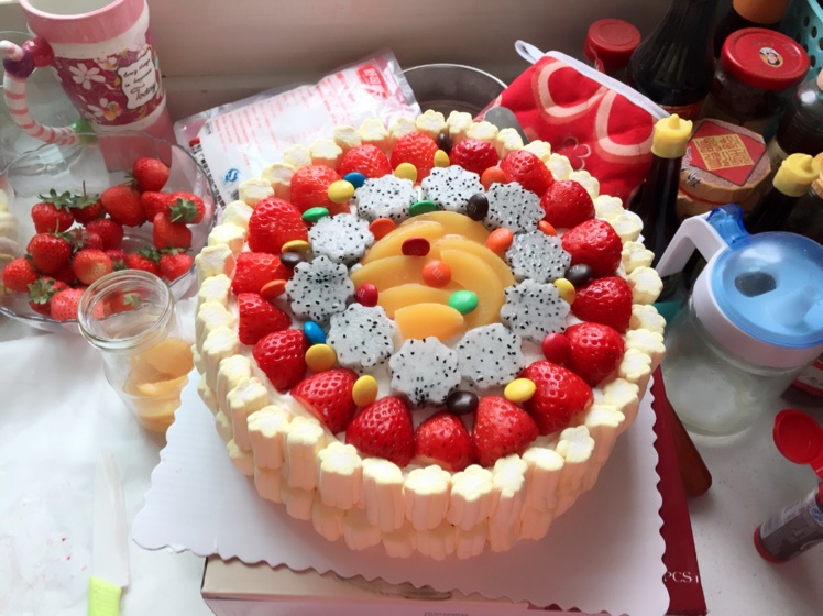 草莓棉花糖生日蛋糕