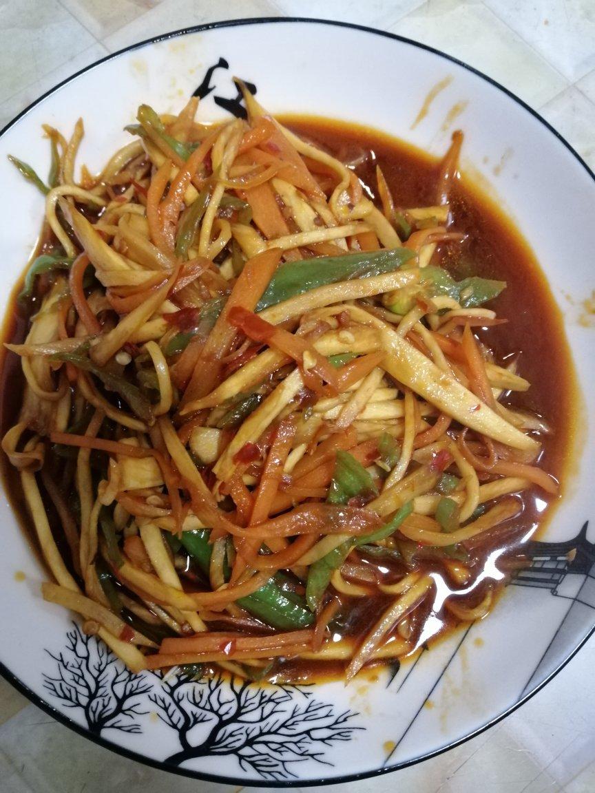 开胃又好吃——酸酸的茭白炒三丝