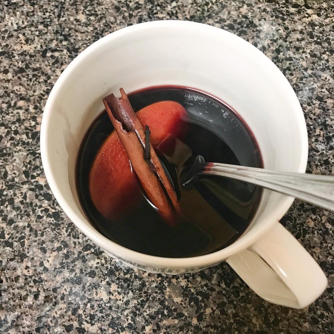 果香热红酒