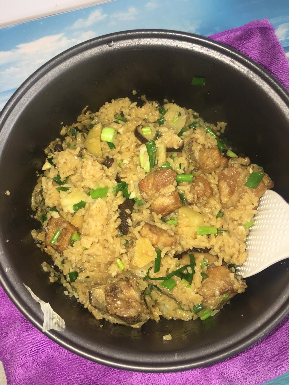 喷香排骨焖饭（爆好吃）