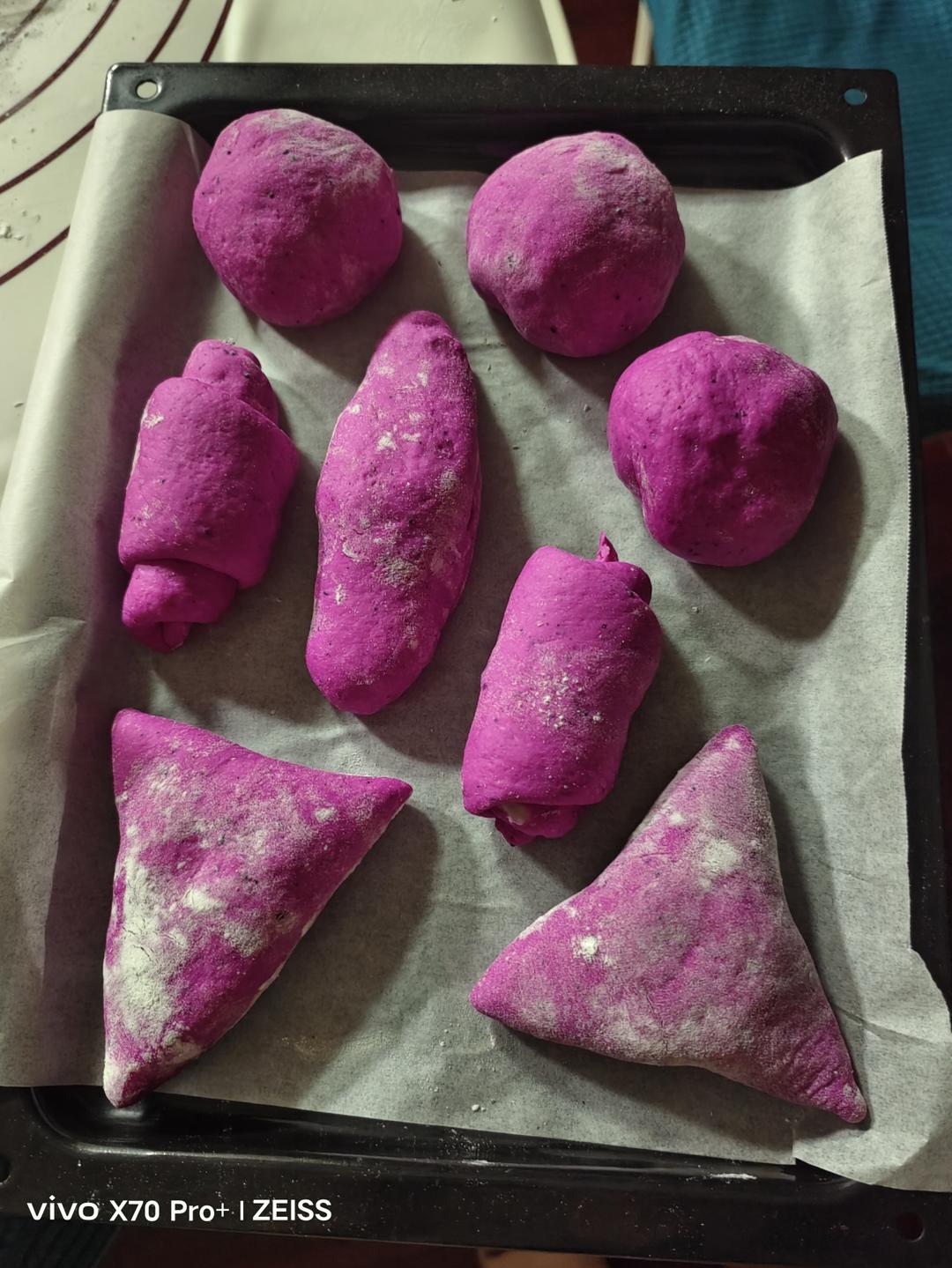 少女专属🎀『火龙果双莓酸奶软欧包』
无负担超低卡✅