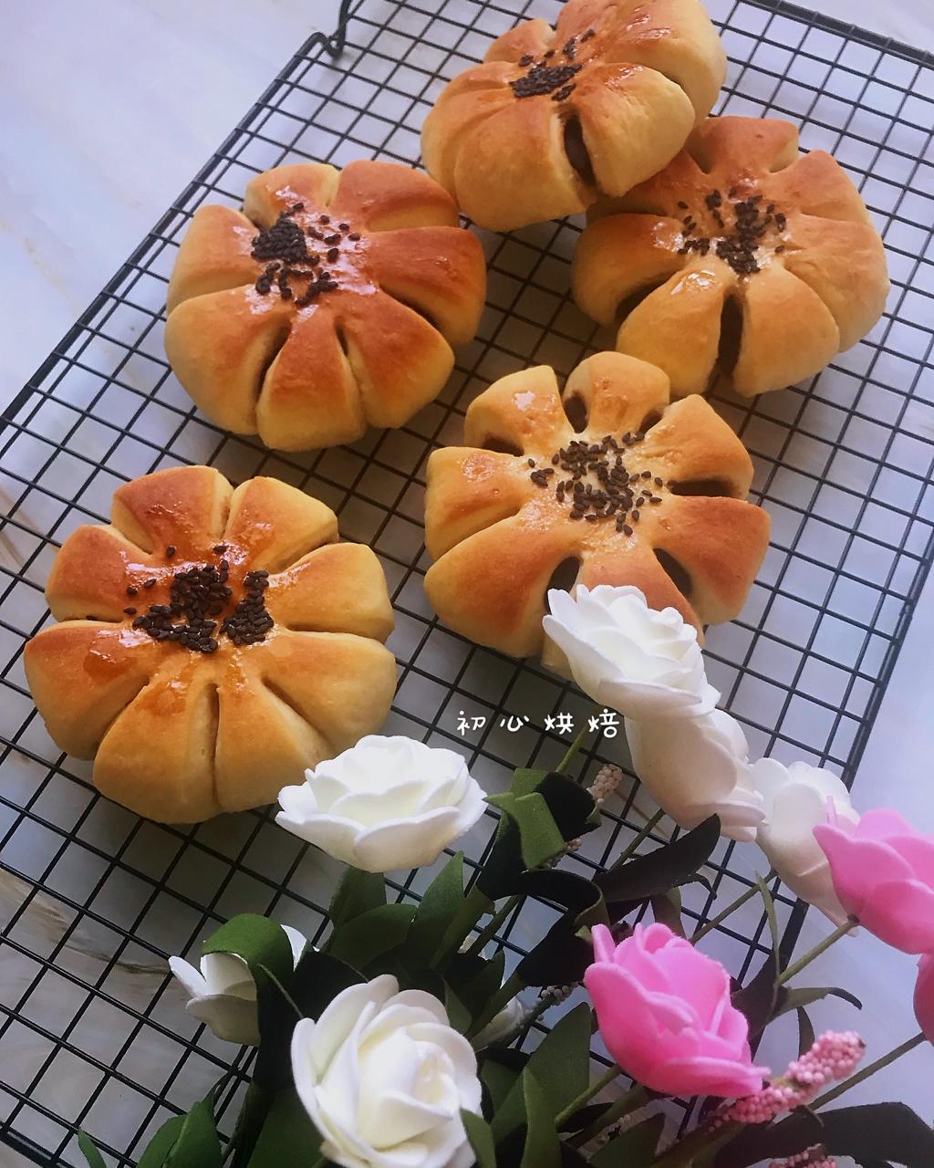 高颜值梅花包（豆沙馅）不用出手套膜！不需二发！懒癌患者也能做出松软香甜的面包🌸