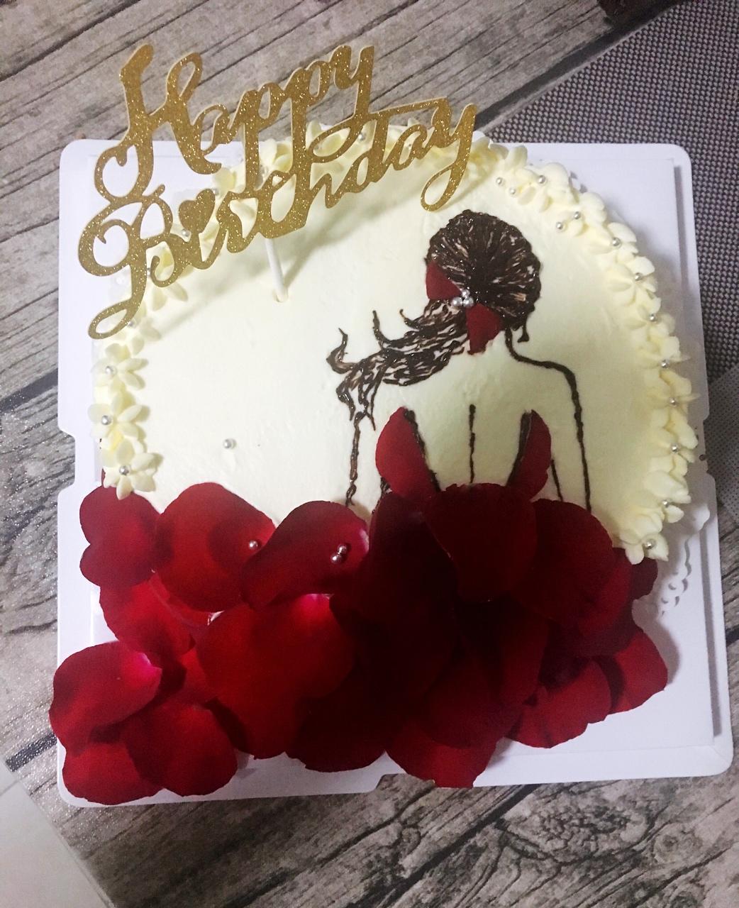 玫瑰花瓣生日蛋糕