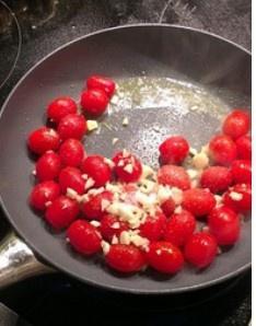 微煎口蘑西红柿沙拉的做法 步骤2