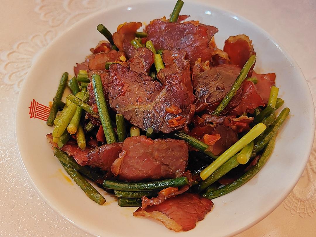 有年味儿的蒜苔炒腊肉