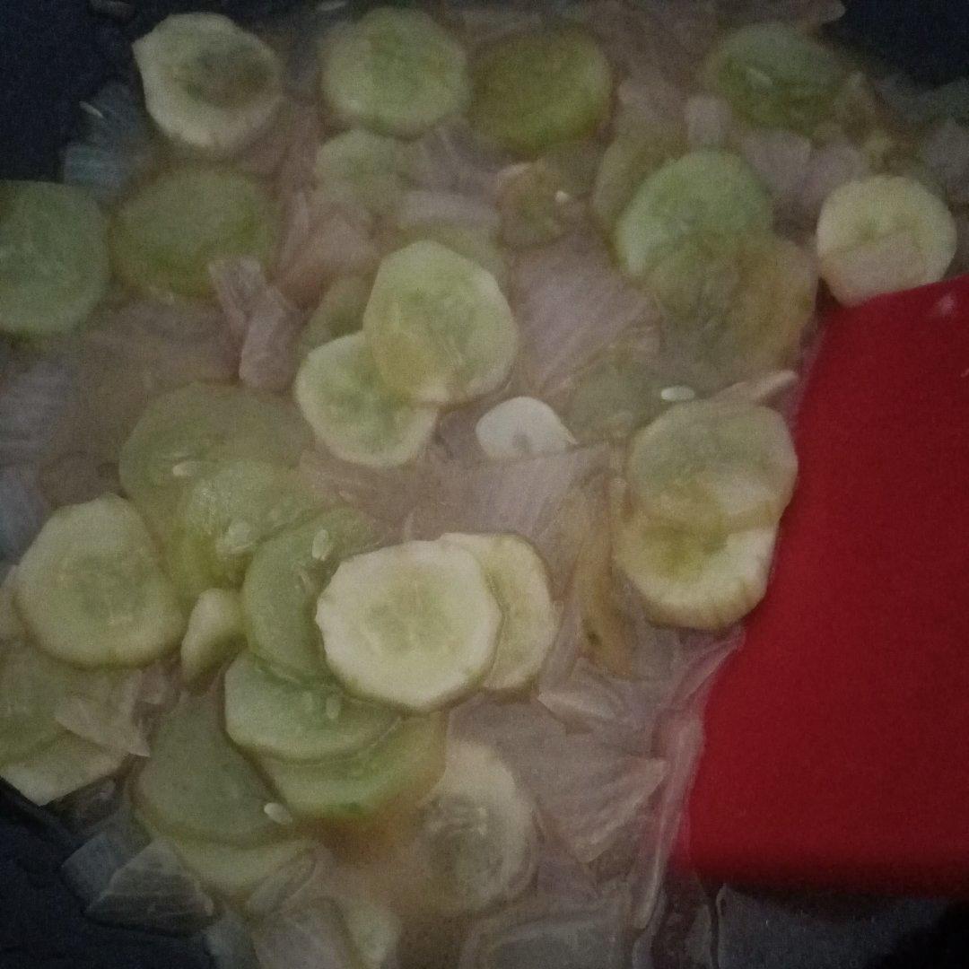 青瓜炒洋葱