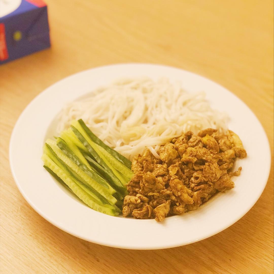 东北鸡蛋炸酱面