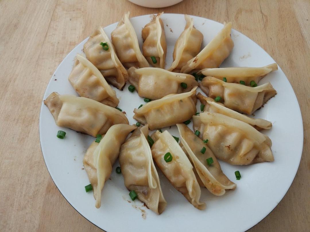 速冻水饺吃腻了吗~变锅贴吧(๑´ڡ`๑)