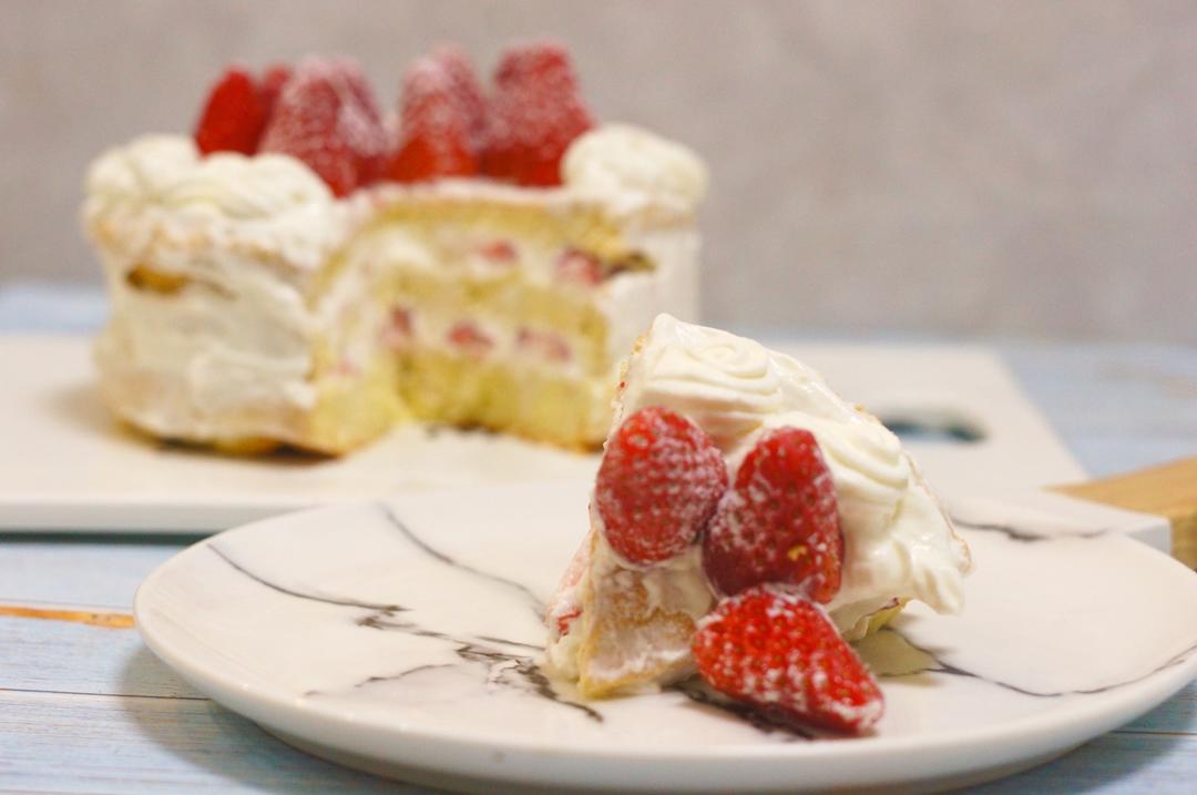 草莓奶油蛋糕/基础戚风胚，徒手脱模剖片及抹面挤花/「戚风及其衍生」烘焙视频蛋糕篇1