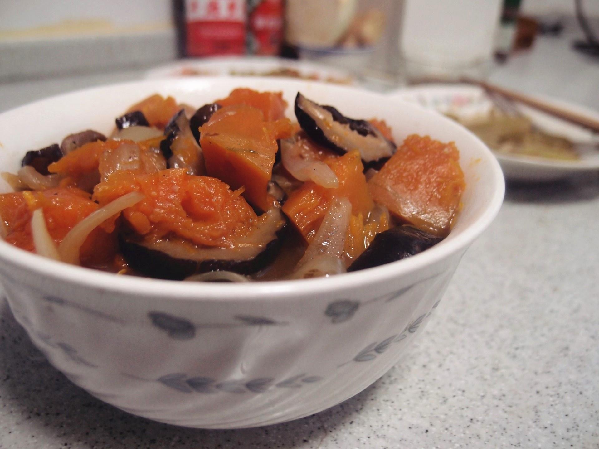 洋葱香菇煮南瓜的做法