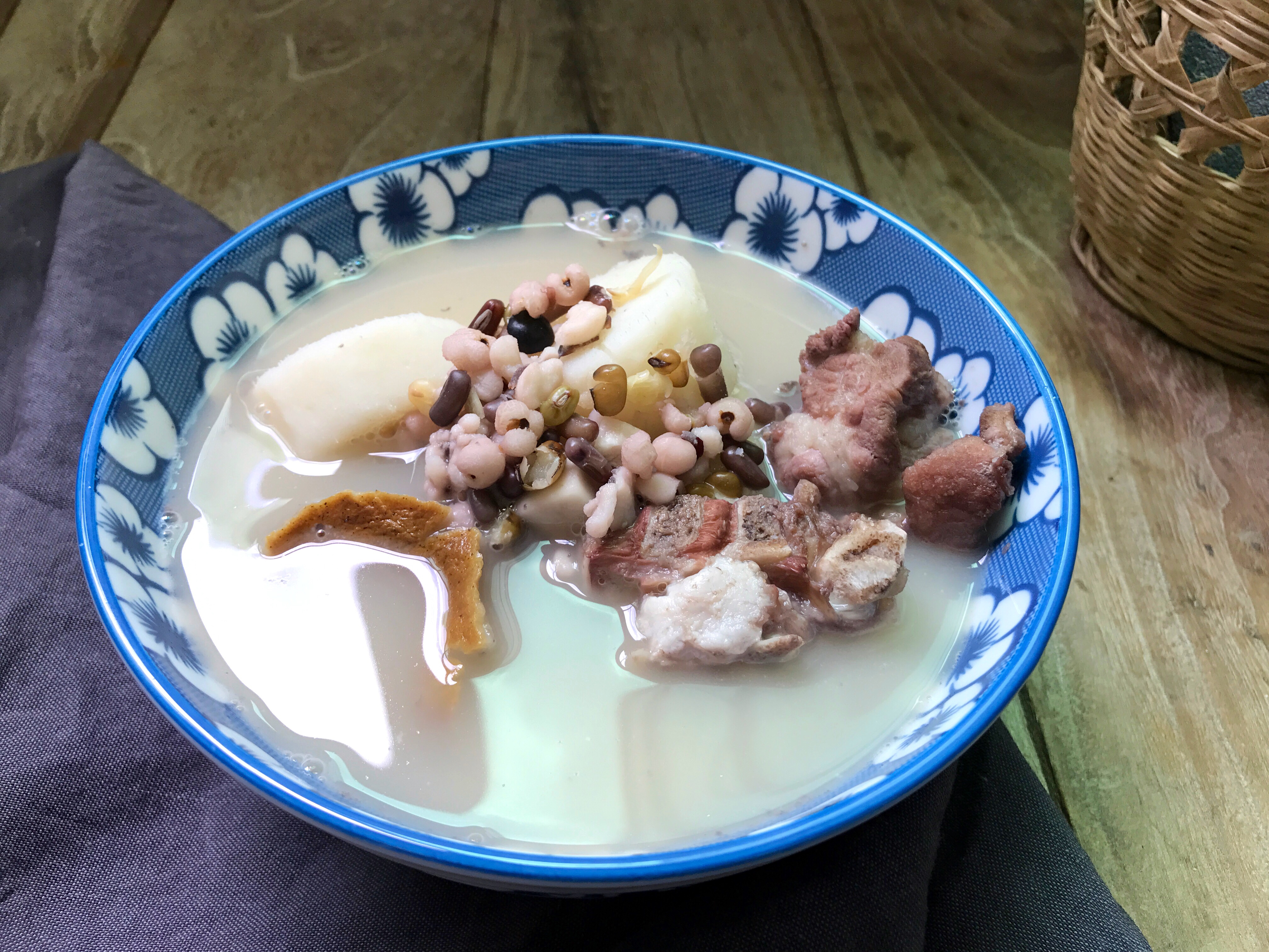 广东靓汤--淮山薏米猪骨祛湿汤的做法