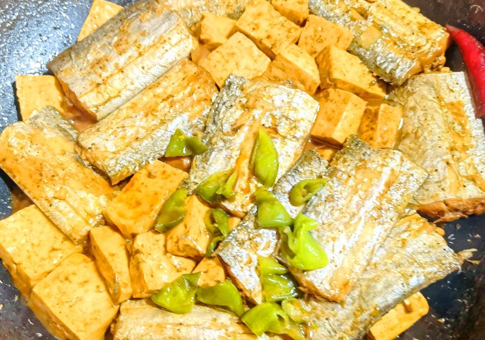 带鱼炖豆腐的做法