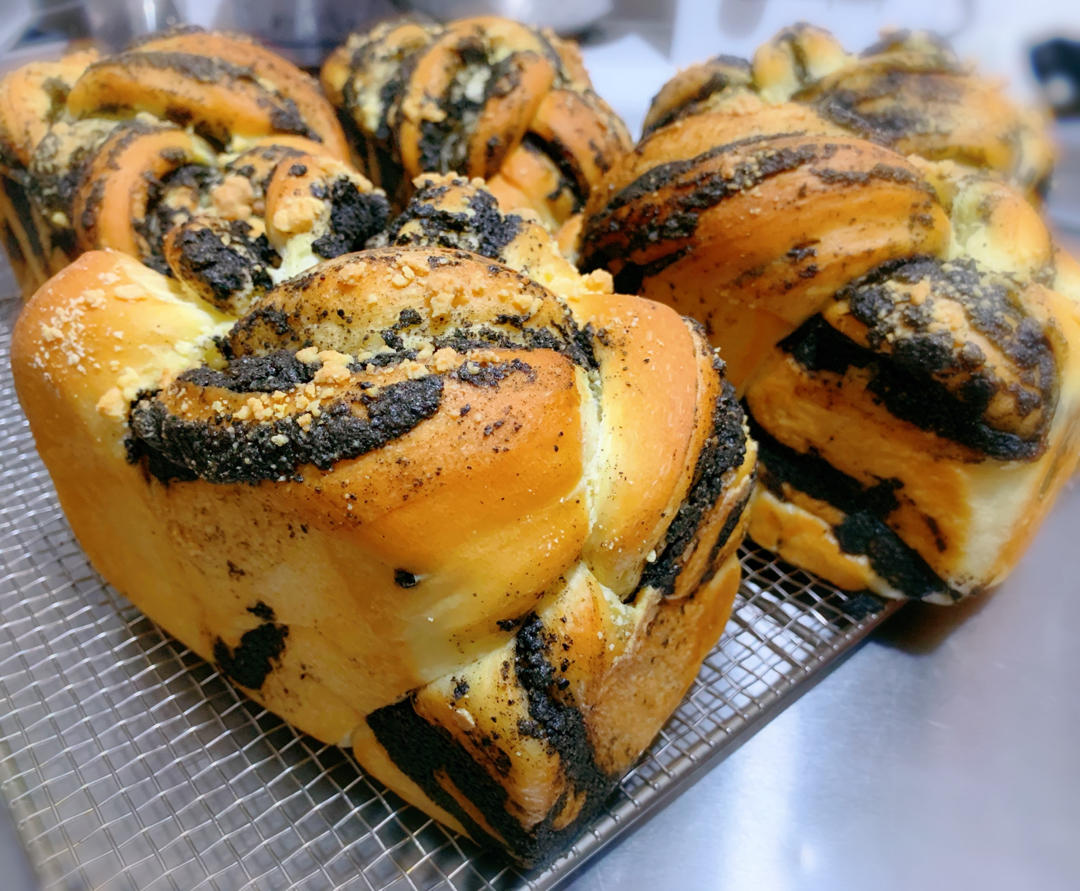 料多多系列--黑芝麻奶酥小吐司