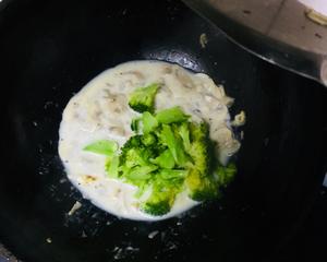 ◥简易低脂健身餐◤                奶油蘑菇西兰花配糙米饭的做法 步骤4