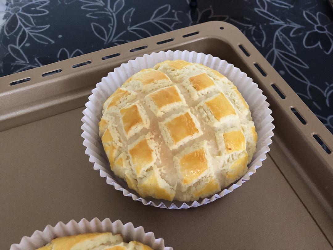 好吃到炸裂的港式菠萝包（附带制作酥皮的小视频）