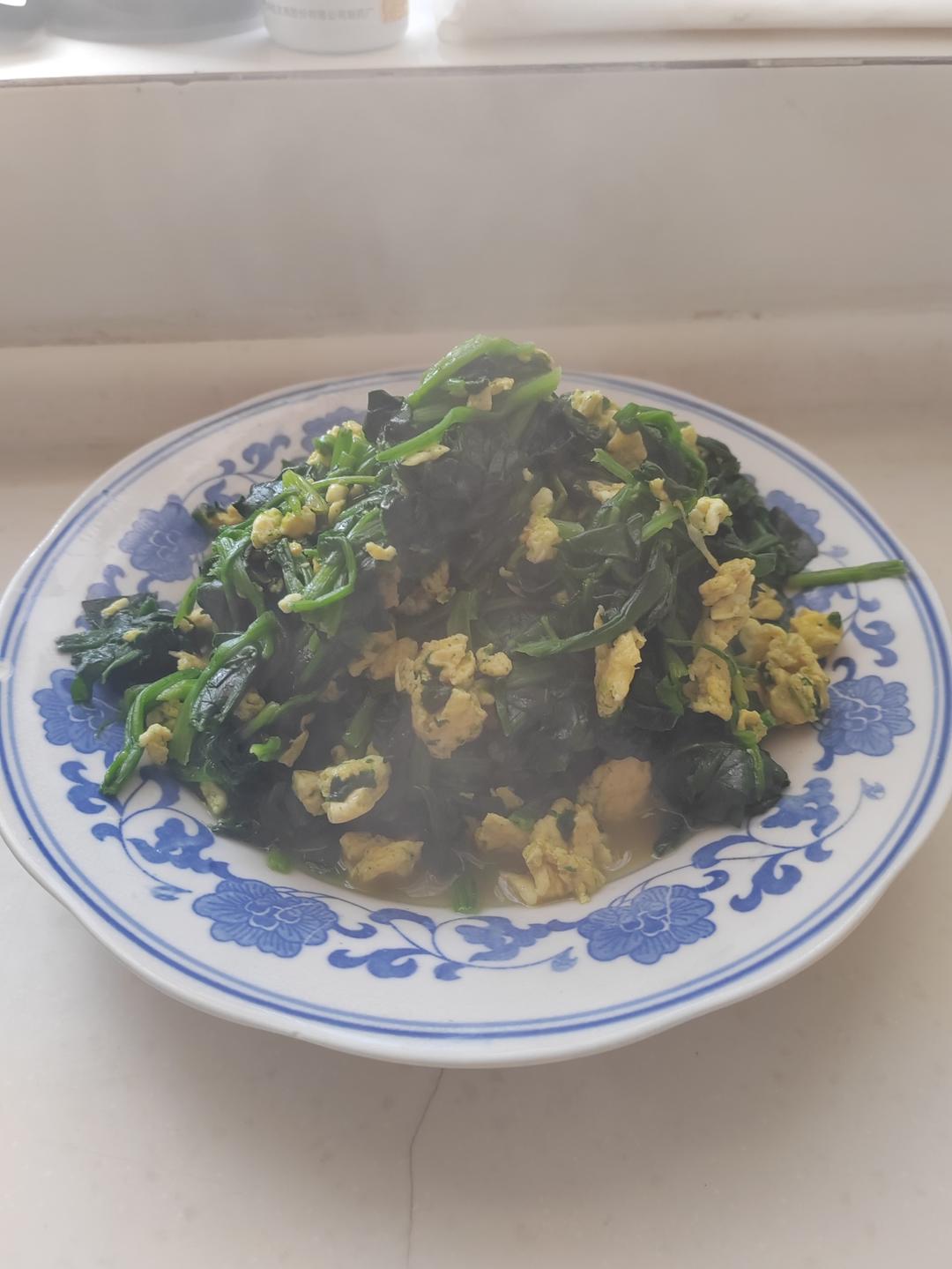 可缓解用眼疲劳的鸡蛋炒菠菜来啦