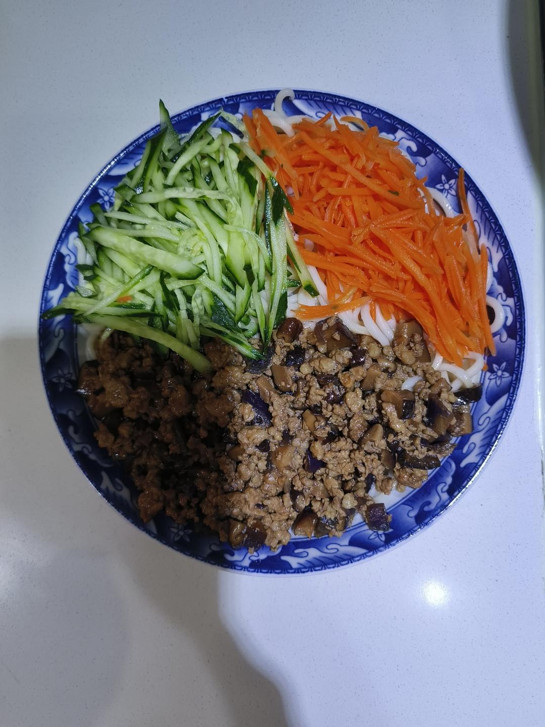 香菇肉酱拌面