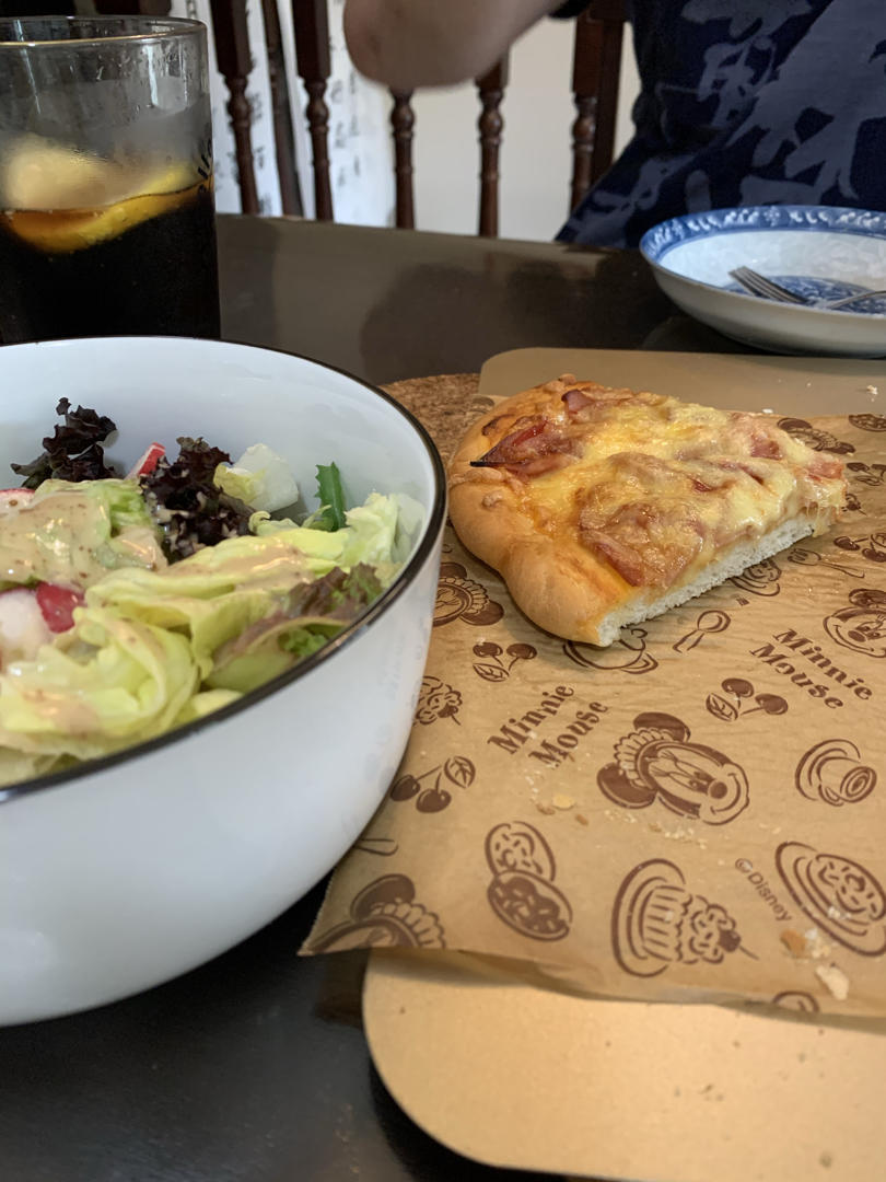 含宣软饼皮做法、自己在家也能做出馅料十足、超拉丝的美味诱人披萨