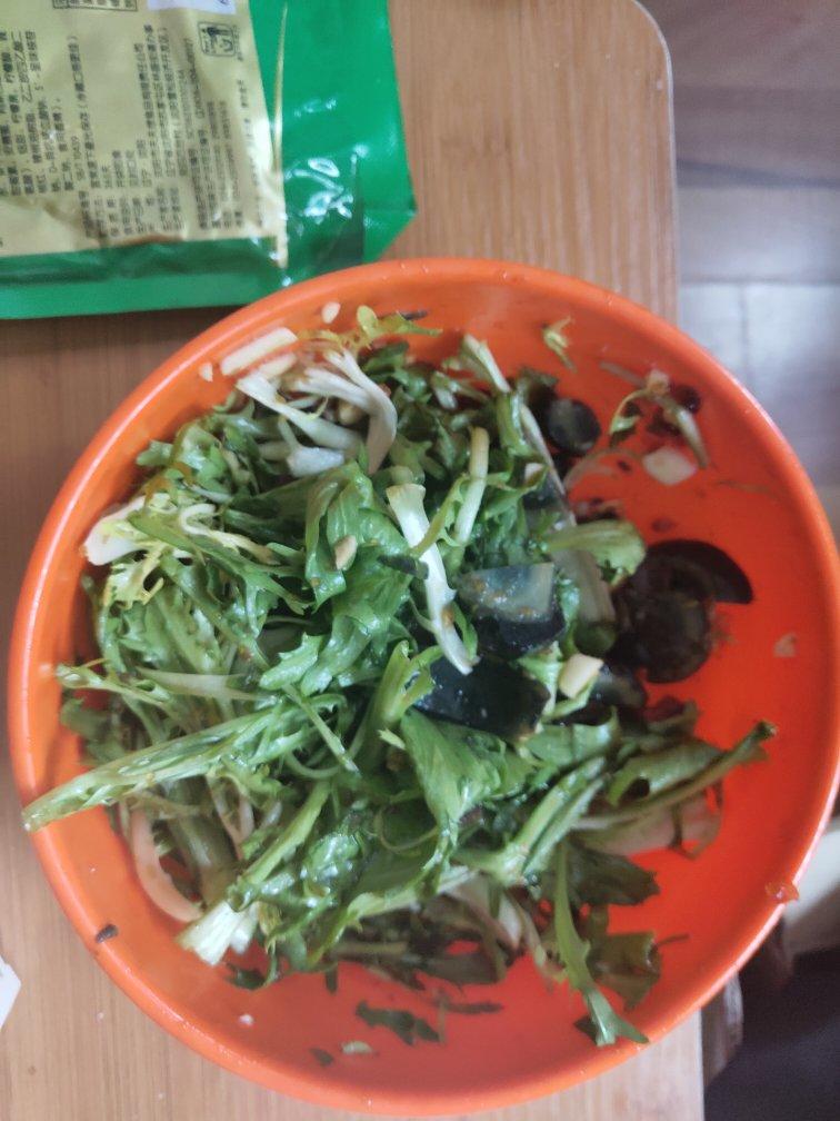 苦菊拌皮蛋