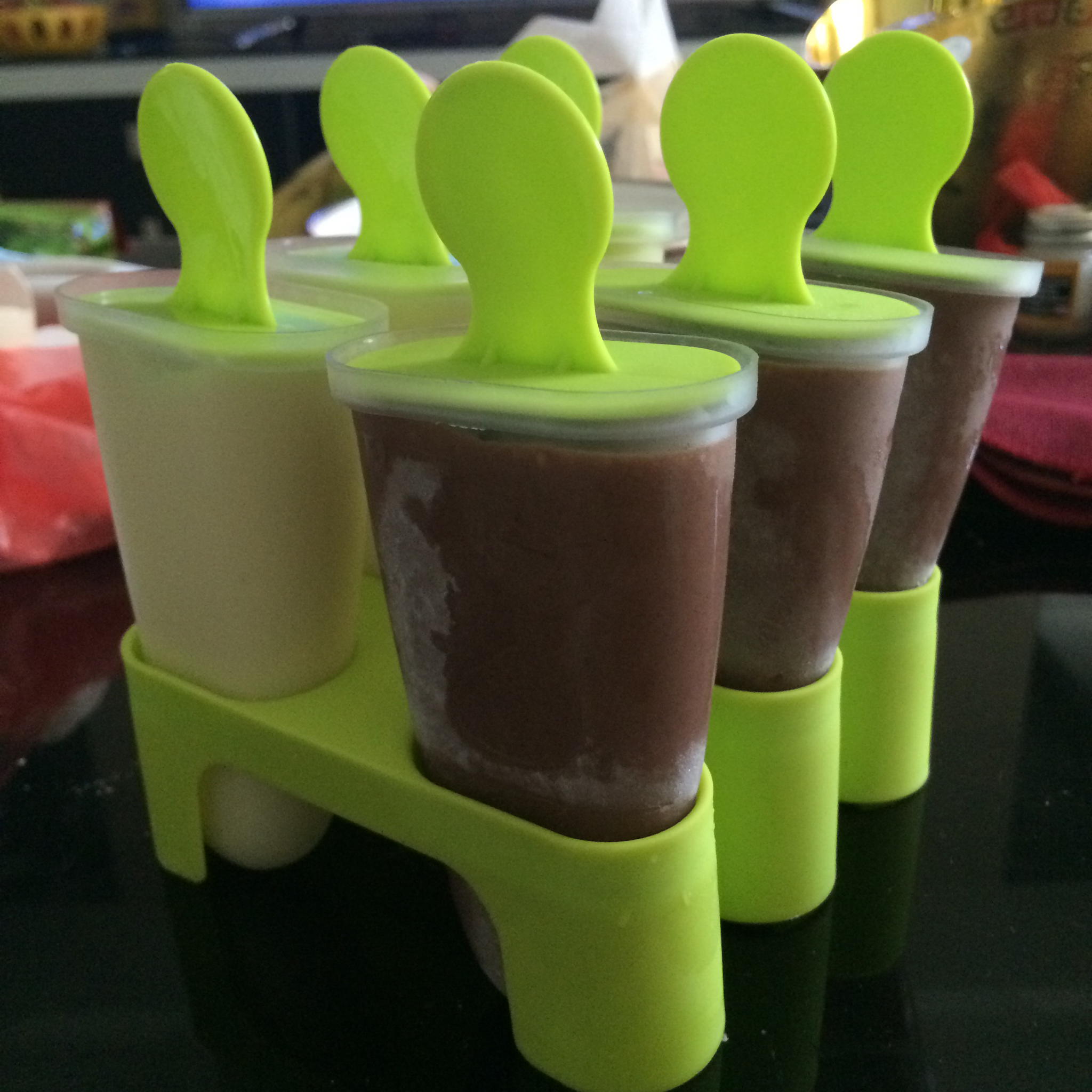 舔柠檬的猫做的巧克力黑森林雪糕