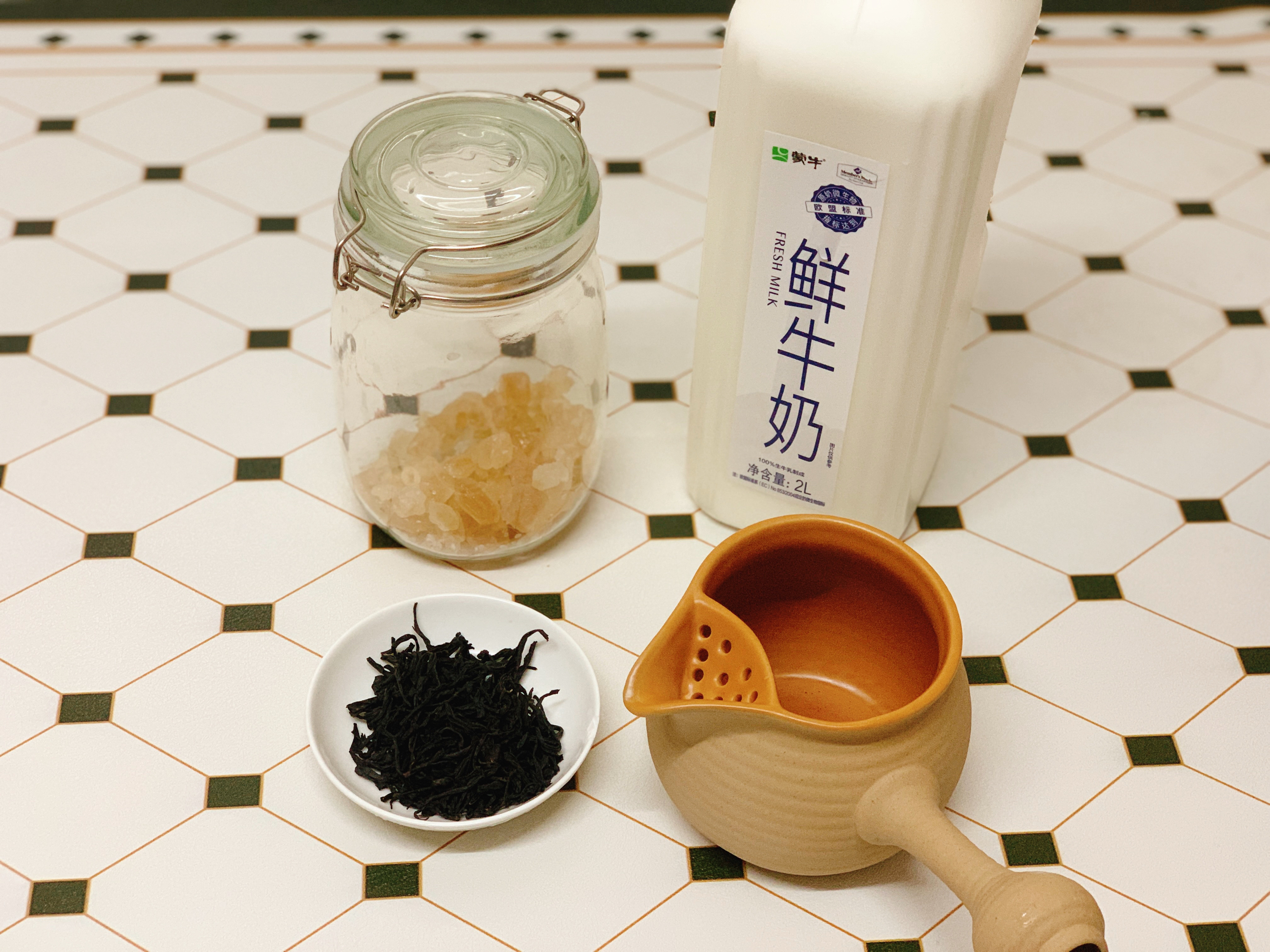 自制热奶茶的做法 步骤1