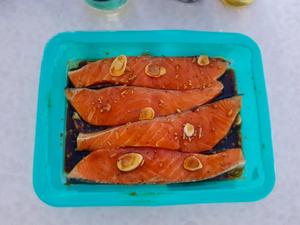 照烧三文鱼+荞麦面凉拌沙拉(Teriyaki salmon with soba noodle salad)的做法 步骤4