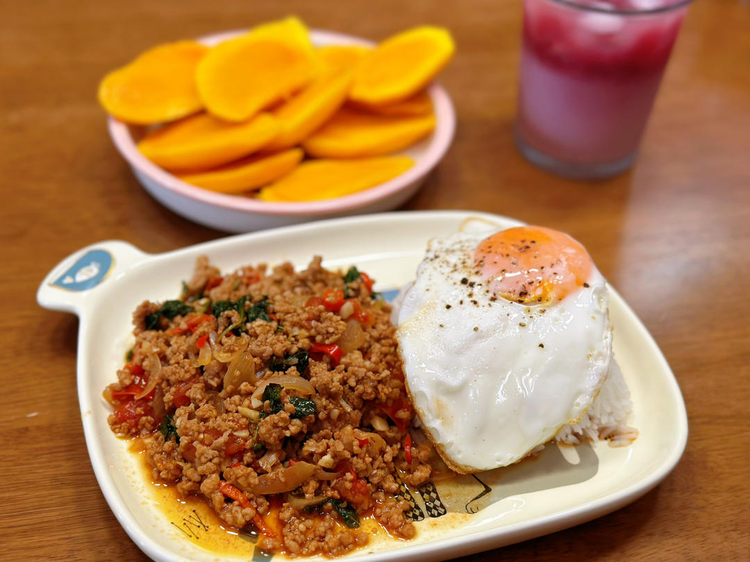 泰国第一下饭菜-泰式打抛猪肉饭（九层塔版）