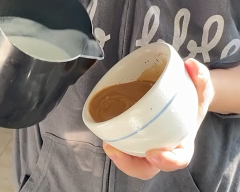 【视频】咖啡拉花日常的做法 步骤6