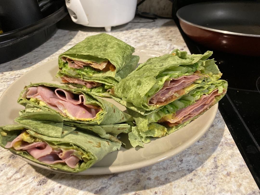 全麦墨西哥鸡肉蔬菜卷饼