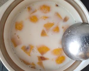 午间甜品——黄桃西米露奶的做法 步骤3
