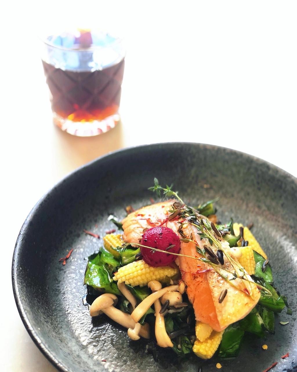 龙豆三文鱼烩野米