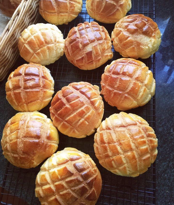 好吃到炸裂的港式菠萝包（附带制作酥皮的小视频）