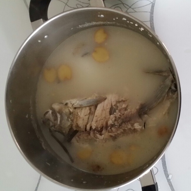 奶白鲫鱼汤