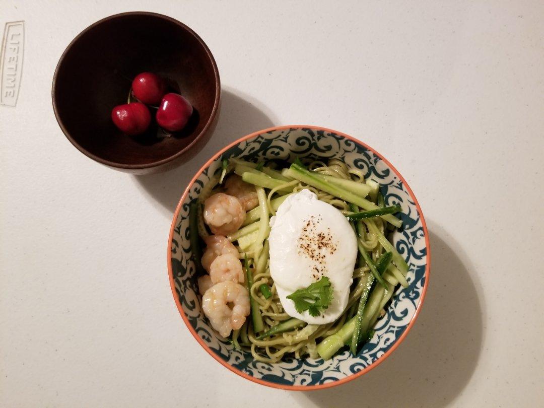 味噌茄子绿茶面和黄瓜沙拉［Miso aubergine，green tea noodle and cucumber salad］
