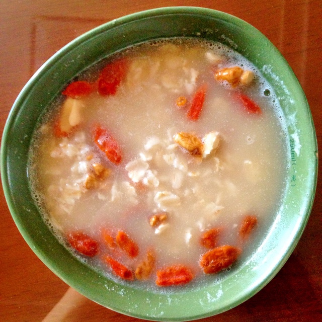 燕麦核桃枸杞粥