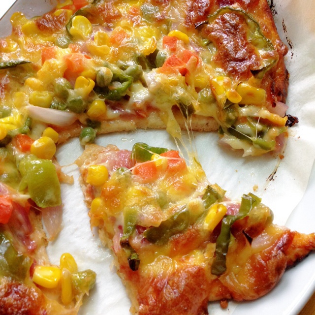 薄饼脆皮火腿pizza