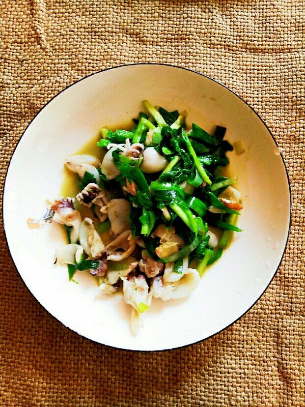 嫩韭菜炒墨鱼仔