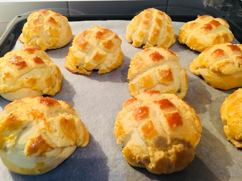 好吃到炸裂的港式菠萝包（附带制作酥皮的小视频）