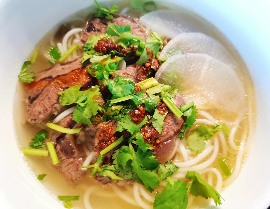 正宗兰州牛肉面～～                        不是兰州拉面😁