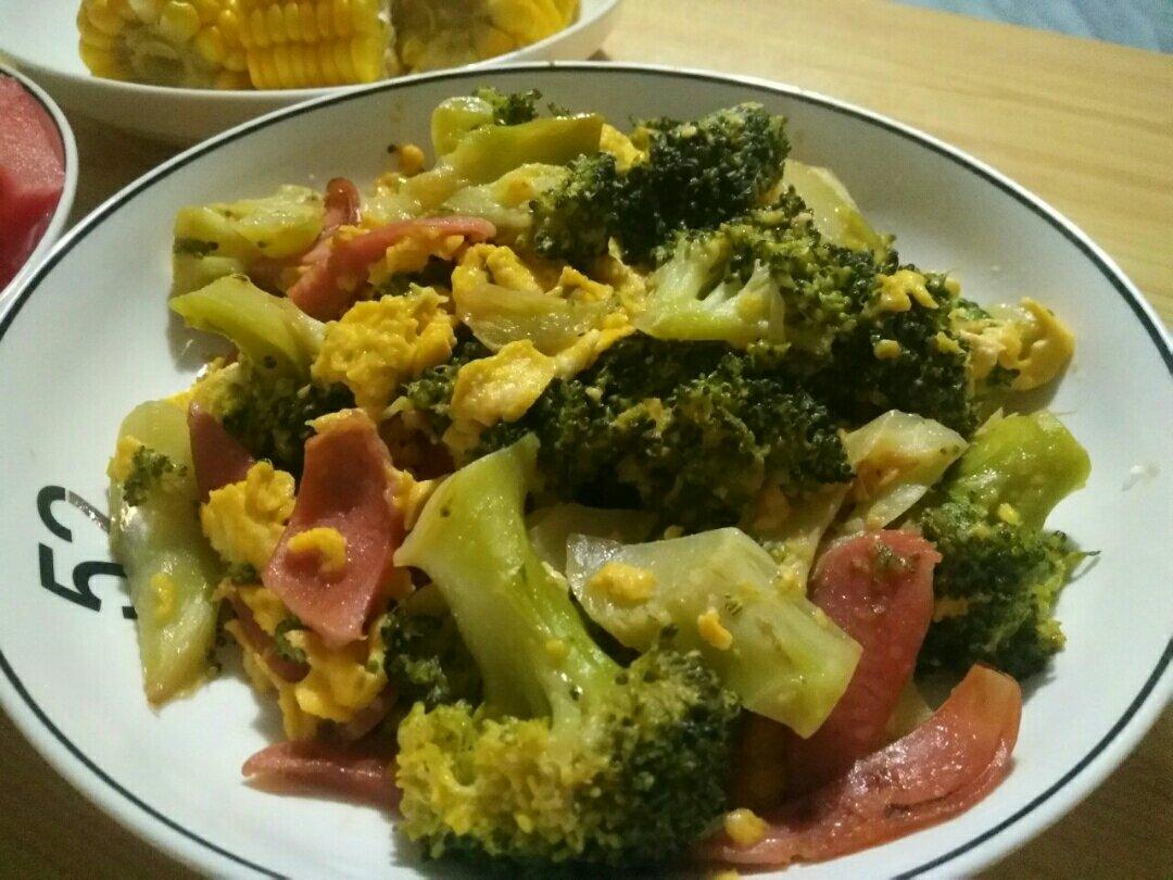 {☀快手晚餐☀}火腿肠滑蛋西兰花