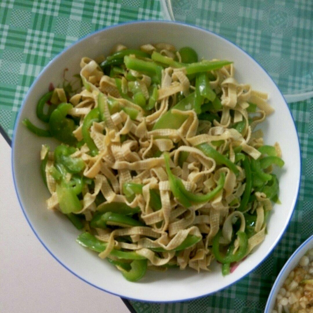 青椒豆腐皮炒肉丝