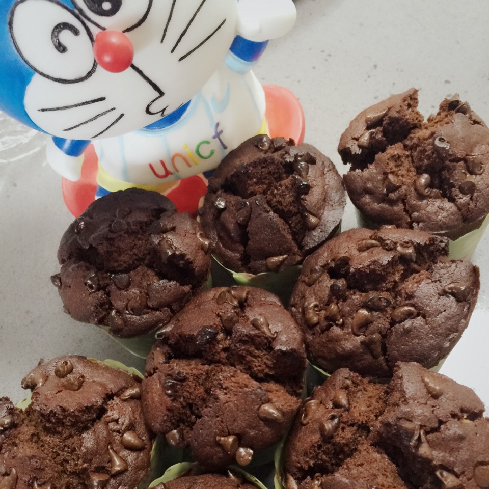 超润巧克力纸杯蛋糕（非常适合裱花、盖糖皮的cupcake方子）